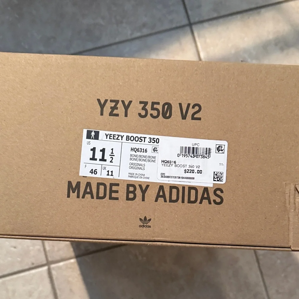 Authentic Yeezy Boost 350 V2 in Cream White - Picture 3 of 3